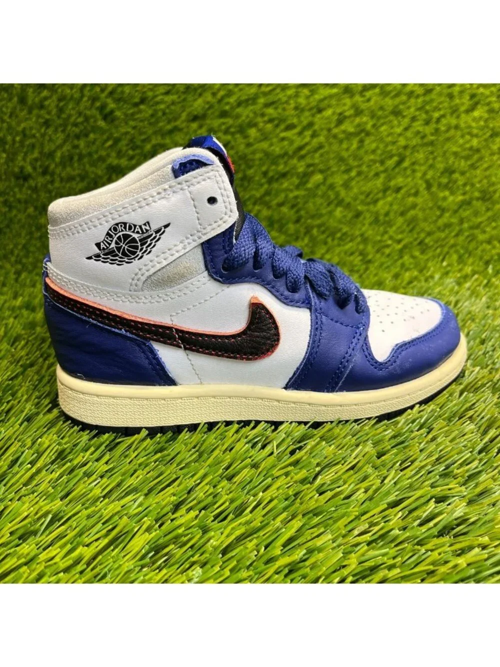 Nike Air Jordan 1 Retro High OG Boys Size 11C White Blue Athletic Shoes Sneakers